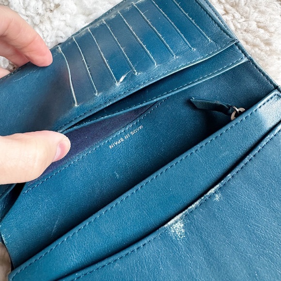 CHANEL Teal Bifold Long CC logo Quilted Patent Leather Yen Wallet + card - Picture 2 of 11